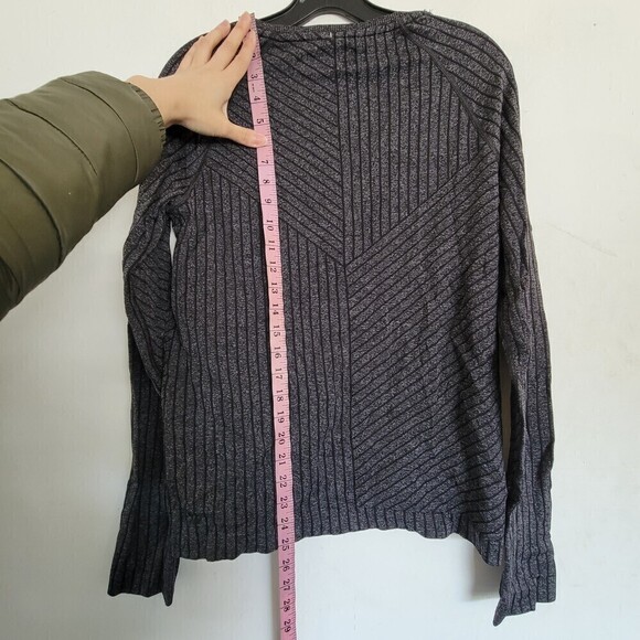 NEW All In Motion Striped Charcoal Black Gray Long Sleeve Seamless Top Size Med - Picture 9 of 14
